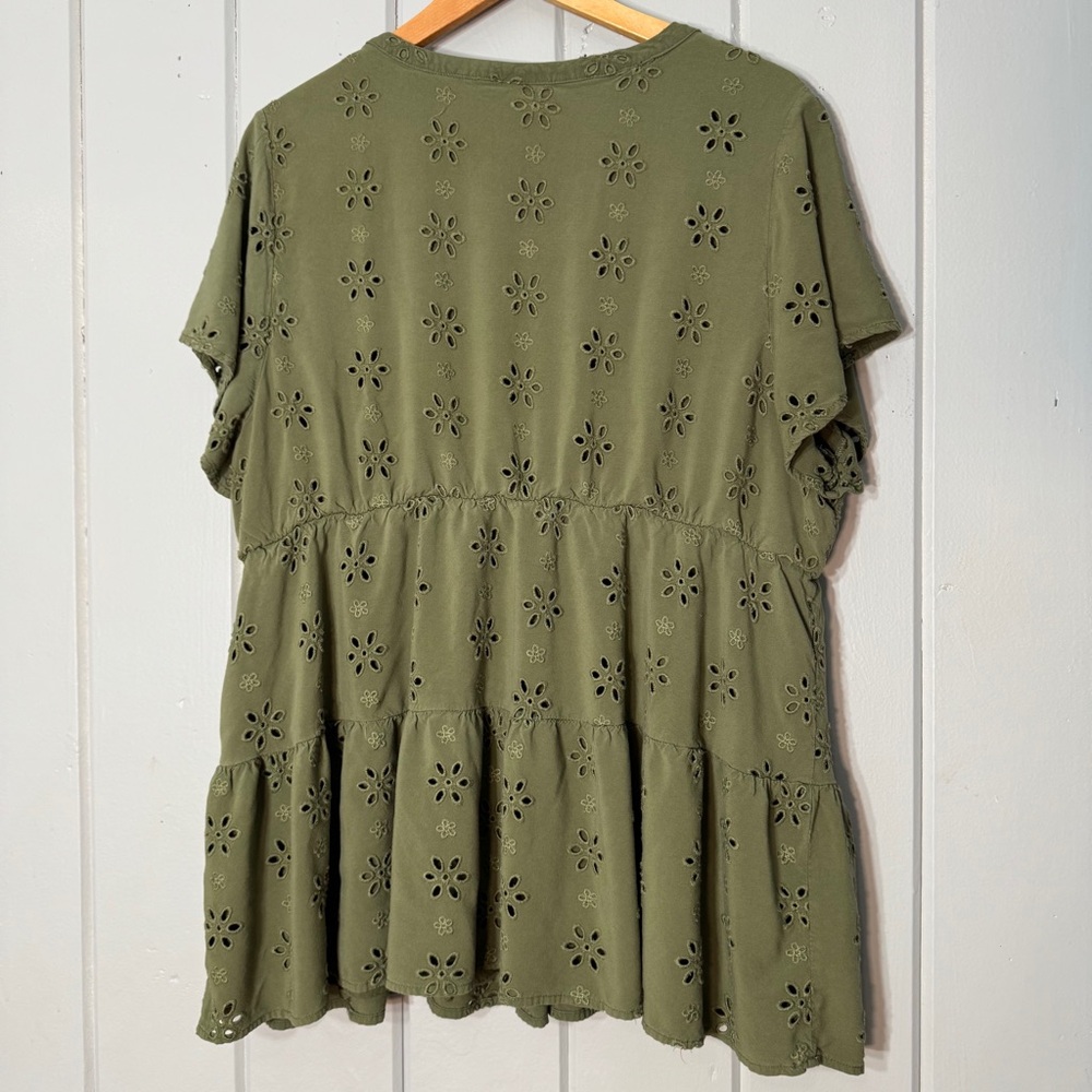 Torrid Babydoll Eyelet Tiered Top Green V-neck Short Sleeve‎ Feminine size 2 - Picture 10 of 14